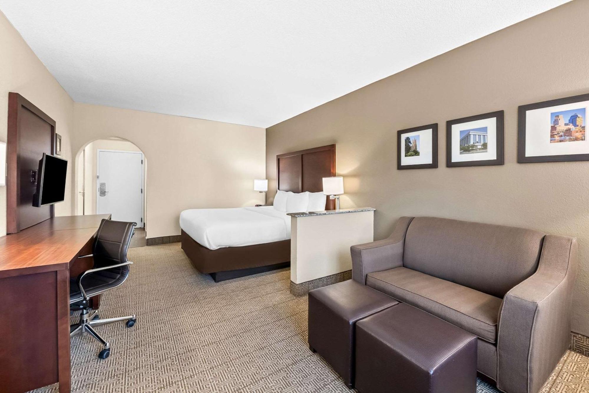 Comfort Inn & Suites Durham Near Duke University Екстер'єр фото